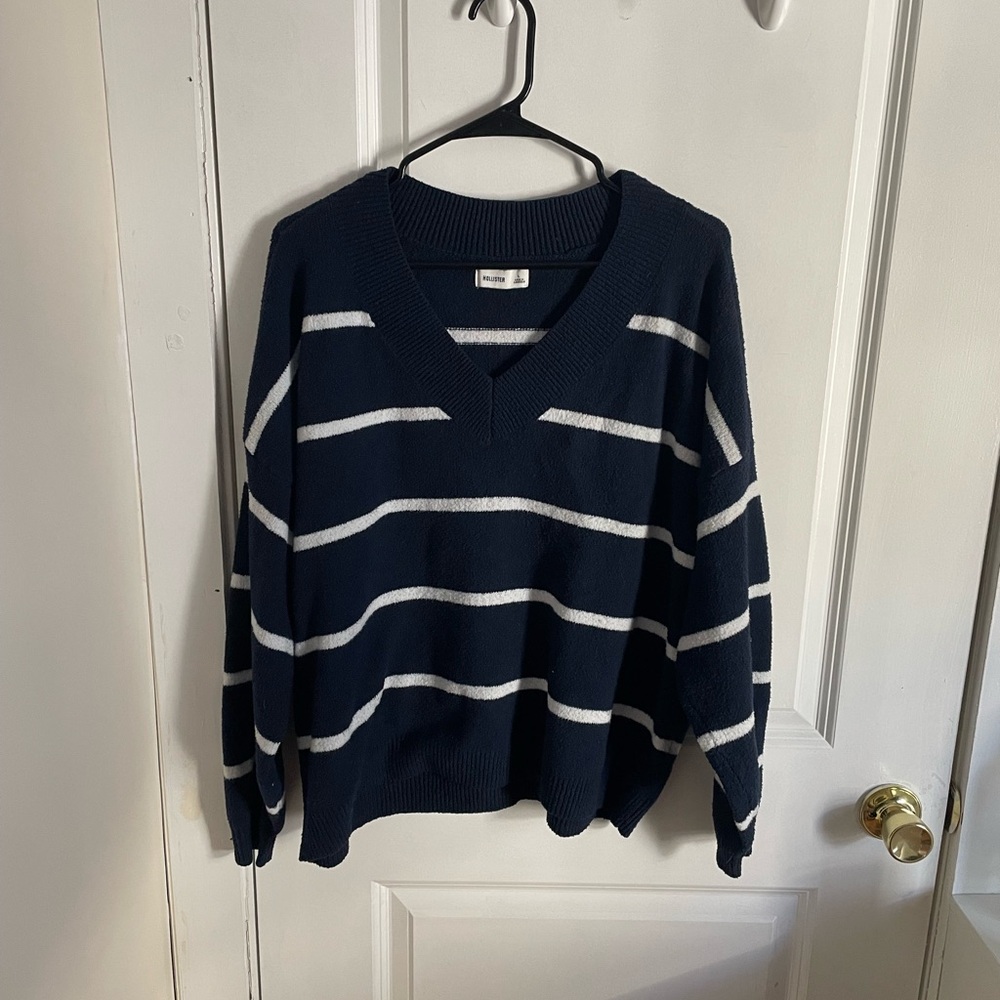 American Eagle Outfitters Navy and White V-Neck Sweater